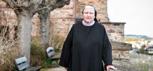 Monja Benedictina insiste en el fin del celibato y la ordenación de mujeres