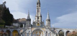 Lourdes cubrirá definitivamente los mosaicos de Rupnik mientras Aparecida inaugura nuevas obras del mismo taller