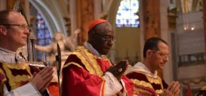 Cardenal Sarah advierte “paganismo líquido” en la Iglesia y llama a oración ante posible ruptura con la FSSPX