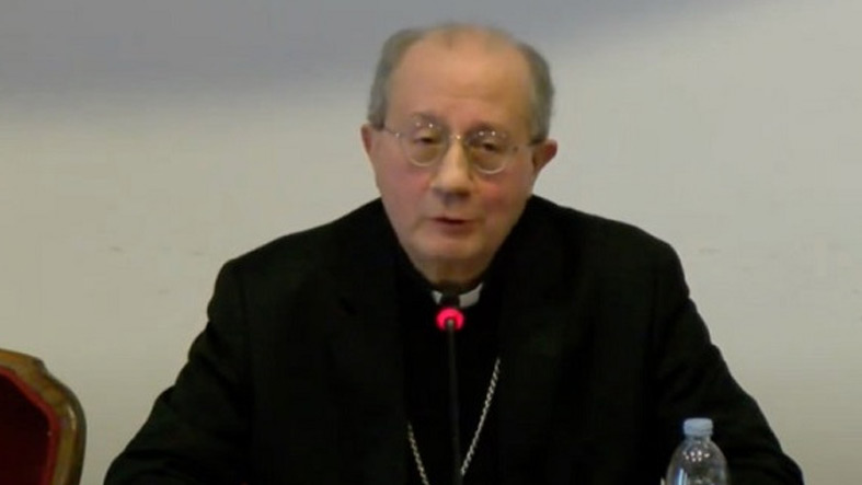 Arzobispo de Italia prohibe la comunion en la lengua y el agua 2023
