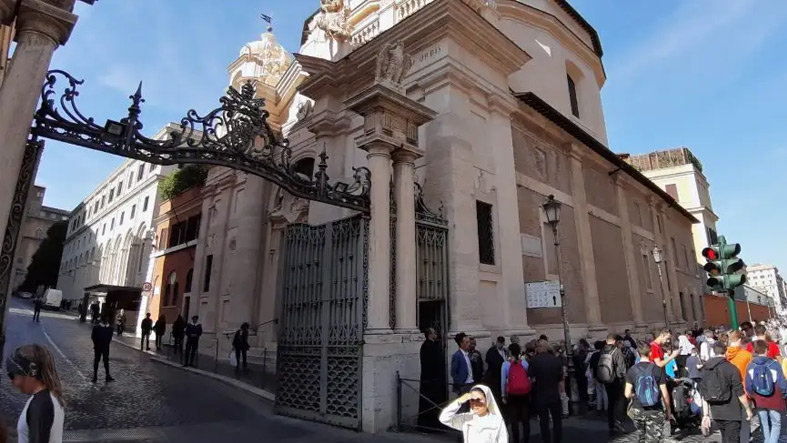 Hombre con antecedentes penales viola la seguridad del Vaticano