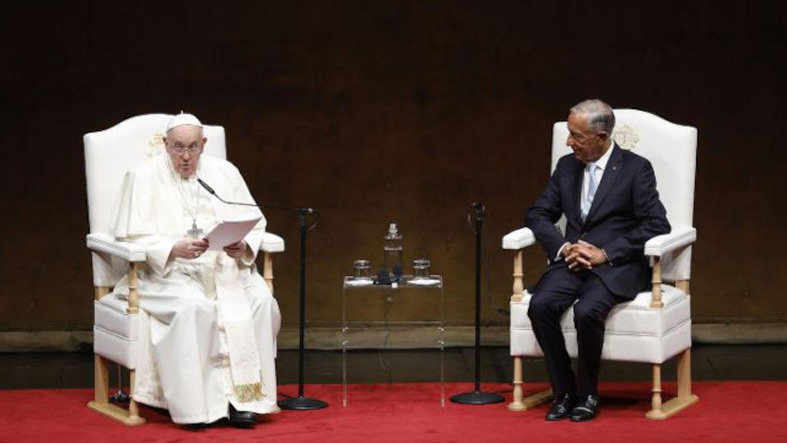 El Papa Francisco Llego a Portugal y Propuso Trabajar en Medio Ambiente Futuro y Fraternidad