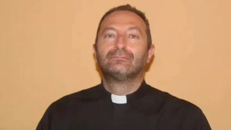 Excomulgan a un sacerdote italiano por llamar usurpador al Papa en una homilia