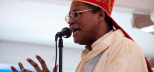 Obispo de Anse-à-Veau y Miragoâne herido por explosión en Haití