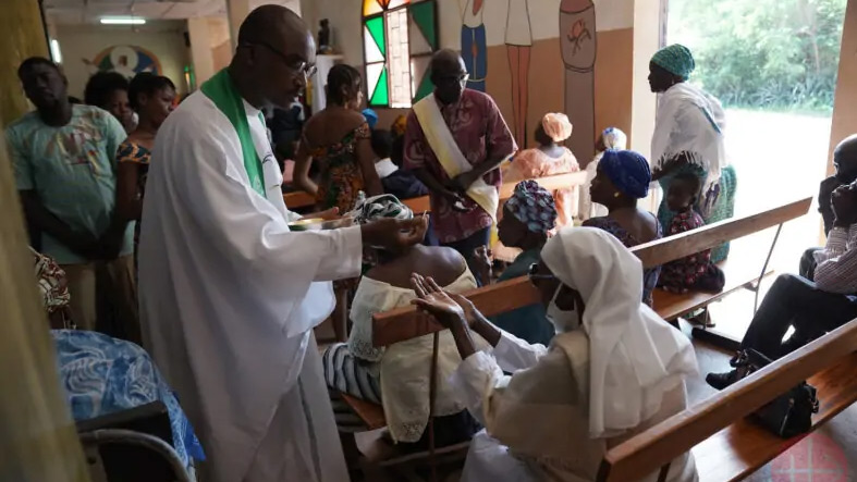 Atentado terrorista en Burkina Faso deja quince fieles catolicos muertos durante la misa