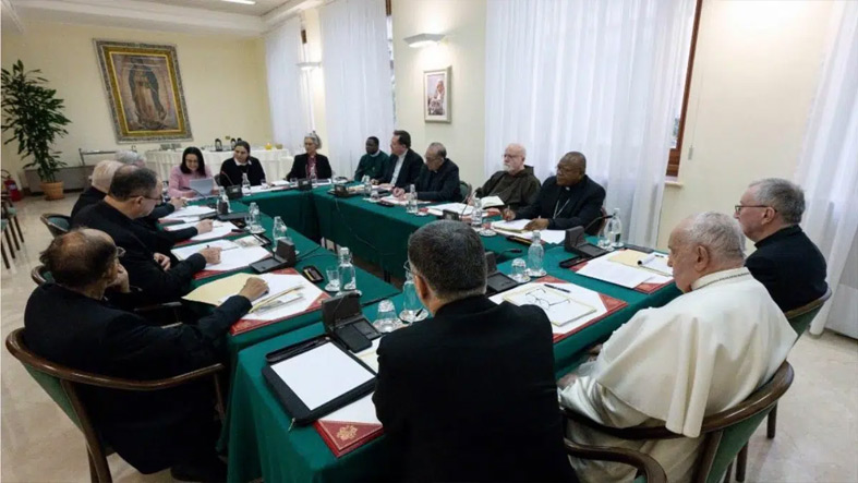 Presencia de obispa anglicana en reunion del Consejo de Cardenales con el Papa desata dudas en los fieles