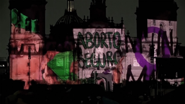 Indignacion en la Catedral de Mexico por proyecciones proaborto sobre su fachada