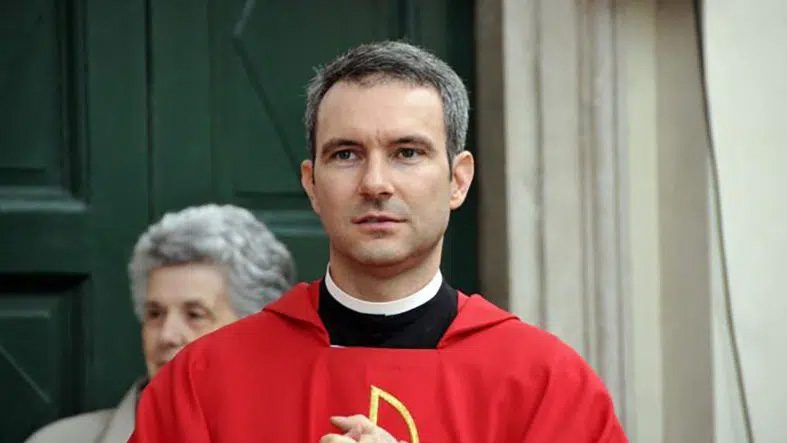 Sacerdote condenado por pornografía infantil regresa a la Secretaría de Estado del Vaticano 3 Sacerdote condenado por pornografia infantil regresa a la Secretaria de Estado del Vaticano