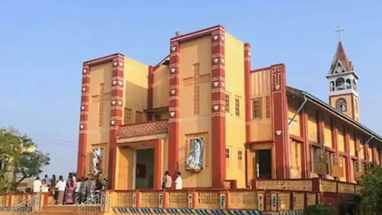 La junta militar de Myanmar ordena la demolición de una catedral católica y 19 templos budistas 7 La dictadura militar de Myanmar va a demoler una catedral catolica y diecinueve templos budistas