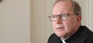 Cardenal Eijk reafirma: los divorciados vueltos a casar solo pueden comulgar si viven en castidad