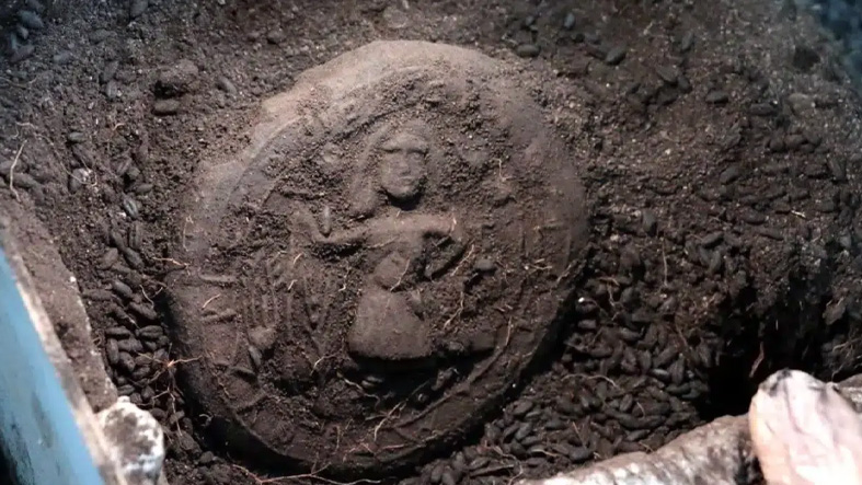 Descubren en Turquía panes eucarísticos de 1,300 años con figura de Cristo grabada 1 Descubren en Turquia panes eucaristicos de 1300 anos con figura de Cristo grabada