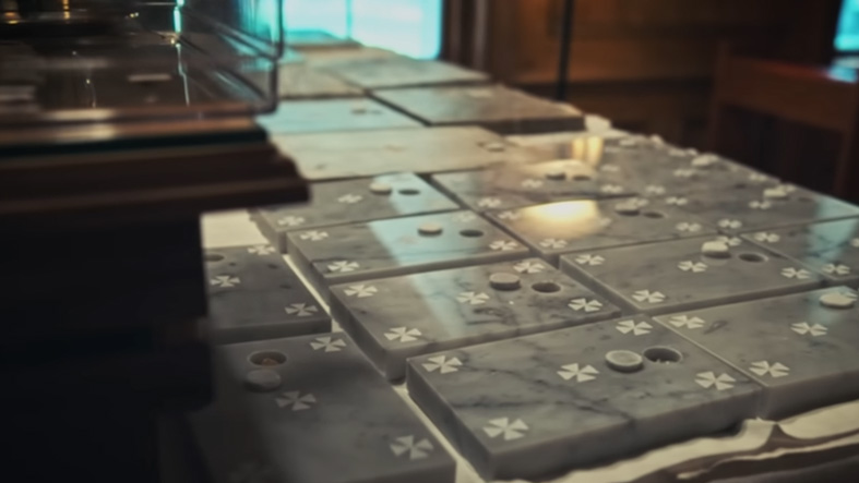 El Cardenal Burke revive el rito tradicional de consagración de piedras de altar en Wisconsin 2 El Cardenal Burke revive el rito tradicional de consagracion de piedras de altar en Wisconsin