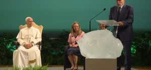 Schwarzenegger califica al Papa León XIV como «héroe de acción» en conferencia internacional sobre justicia climática