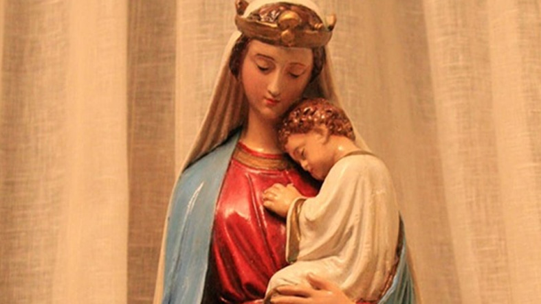 Joven decapitó una imagen de la Virgen María y el Niño Jesús en Kentucky 5 Joven decapito una imagen de la Virgen Maria y el Nino Jesus en Kentucky