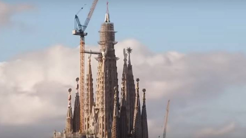 La Sagrada Familia alcanza los 162,91 metros y se convierte en la iglesia más alta del mundo 1 La Sagrada Familia alcanza los 16291 metros y se convierte en la iglesia mas alta del mundo