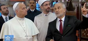 León XIV evita rezar en la Mezquita Azul y marca distancia con sus predecesores