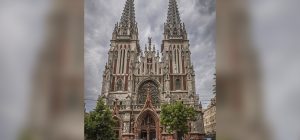 Ucrania restituye la catedral de San Nicolás de Kiev a la comunidad católica tras décadas bajo control estatal