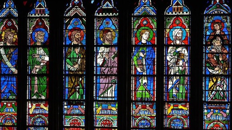 Crece la polemica en Francia por plan de sustituir vidrieras historicas de Notre Dame