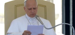 León XIV pide fidelidad a la liturgia y rechaza cambios improvisados en la misa