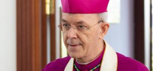 Arzobispo Guido Pozzo propone una misa en latín en cada catedral para fortalecer la unidad litúrgica