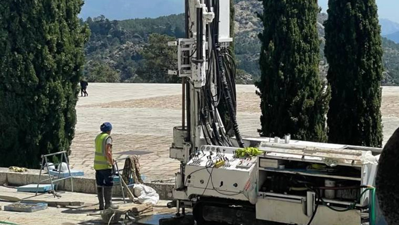 Comienzan trabajos de sondeo en el Valle de los Caidos durante el cierre semanal del recinto 1