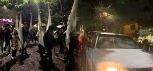 Ni la lluvia detuvo la fe: cientos participan en la tradicional procesión de Corpus Christi en Xalapa