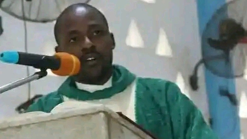 Asesinan a machetazos al sacerdote Samuel Opeyemi Oyetoro en Nigeria