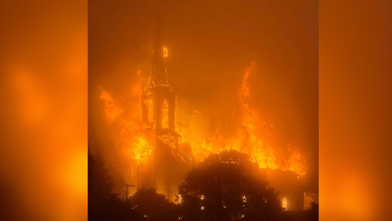 Iglesia catolica centenaria de Canada es destruida por un incendio provocado