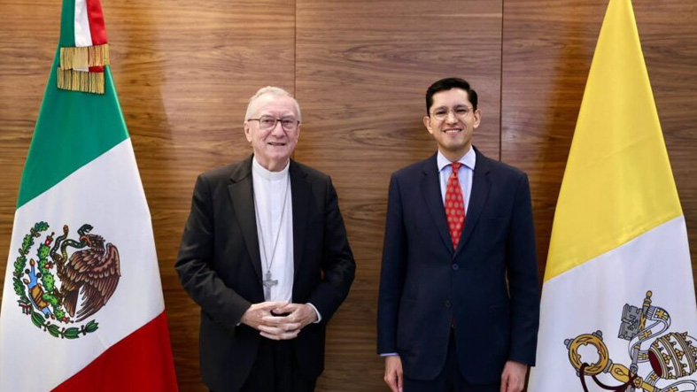 Parolin llega a Mexico y revive la esperanza de una visita del papa Leon XIV