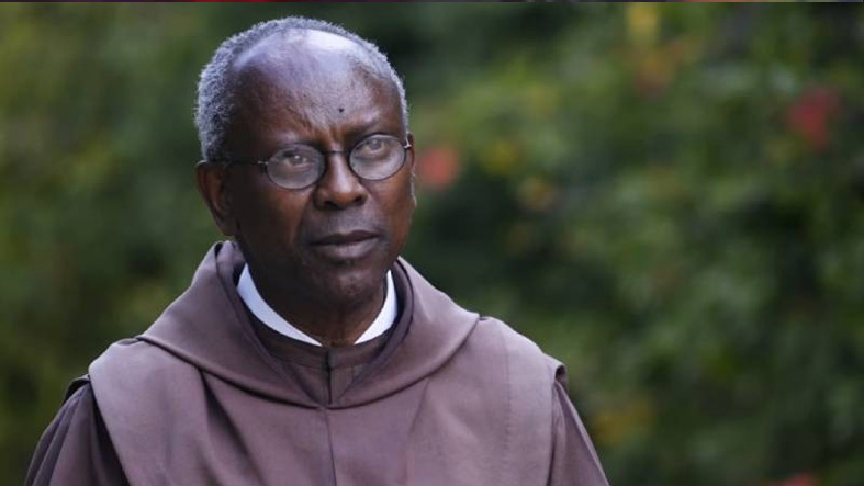 Un misionero africano senala la liturgia reverente como una via de conversion para los jovenes