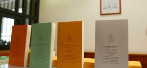 A cuatro semanas del encuentro sobre Amoris laetitia, persisten las dudas entre los obispos