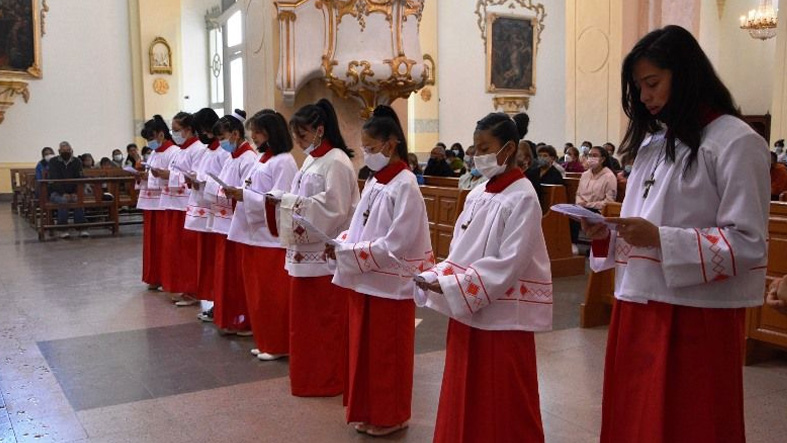 Asociacion catolica feminista pide que haya monaguillas en las Misas que presidira Leon XIV en Francia