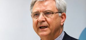Obispo de Amberes prepara hombres casados para el sacerdocio mientras espera la respuesta de Roma