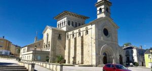 Profanan un sagrario en Guitiriz y arrojan hostias consagradas en la plaza
